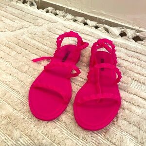 Jelly style Steven Madden flats perfect for a beach vacation!